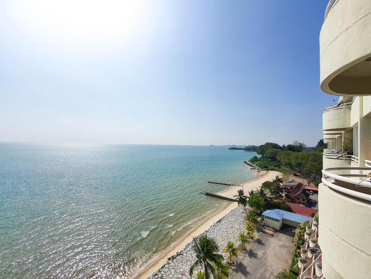 'Newly Refurbished' 'Sunny Seaview' At Regency With 2 Carpark By Shine Stay Port Dickson Kültér fotó