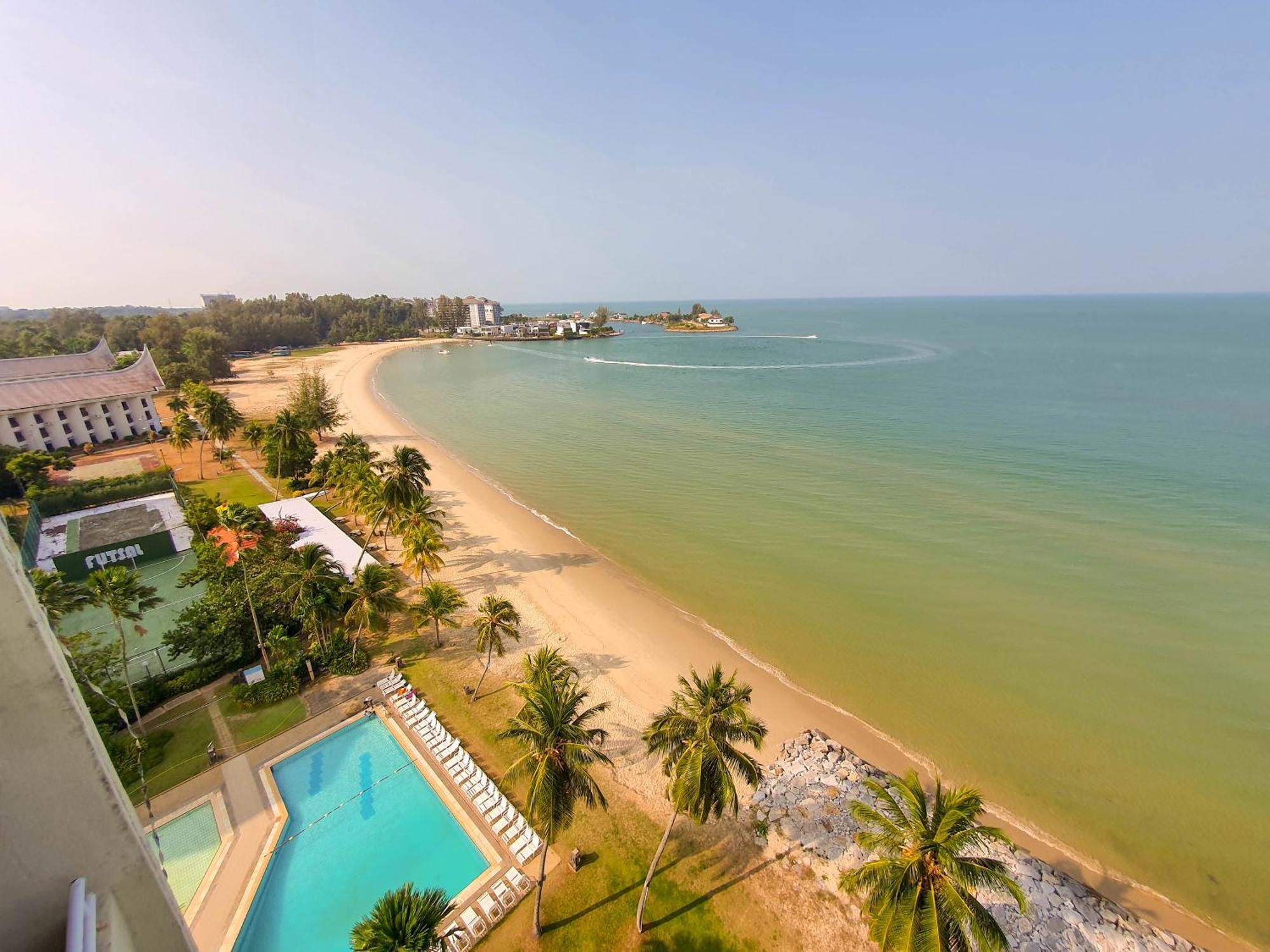 'Newly Refurbished' 'Sunny Seaview' At Regency With 2 Carpark By Shine Stay Port Dickson Kültér fotó