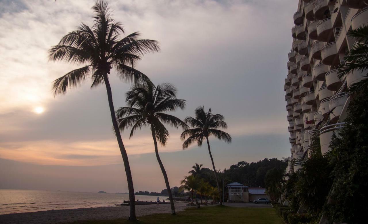 'Newly Refurbished' 'Sunny Seaview' At Regency With 2 Carpark By Shine Stay Port Dickson Kültér fotó