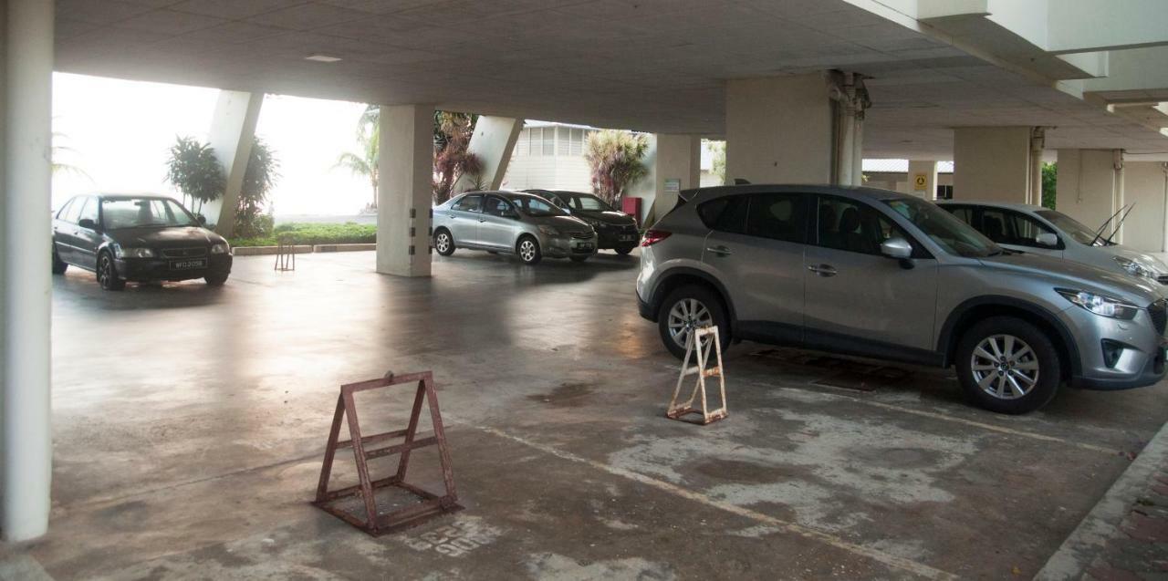 'Newly Refurbished' 'Sunny Seaview' At Regency With 2 Carpark By Shine Stay Port Dickson Kültér fotó